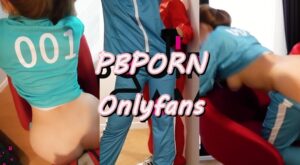 คลิปโป๊ Onlyfans – pbporn (Poolbearzporn) ผัวเมียจากแอพดำส้ม กับสควิชเกมที่เปลี่ยนจากตายมาเป็นถูกผู้คุมเย็ดท่าหมาเสียวๆจุกๆ