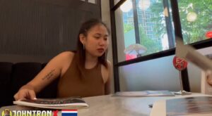 หนังเอ็กซ์ JohntronX – Oly Part 2 นัดเย็ดน้องโอลี่สาวอวบพัทยา เจอเลียหีแล้วเย็ดสดกดท่าหมาจนแตกใน