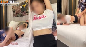 คลิปหลุด platooam เย็ดสาวสวยหุ่นเด็ดงานโคตรดีจับมัดมือแล้วเอานิ้วแหย่หีแล้วเลียแบบเสียวๆ ก่อนที่จะเอาควยกระแทกหีเย็ดรัวๆจนน้ำแตก